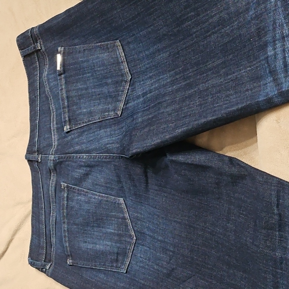White House Black Market - Gently Worn Midrise Girlfriend Everyday Soft Jeans - Picture 9 of 9